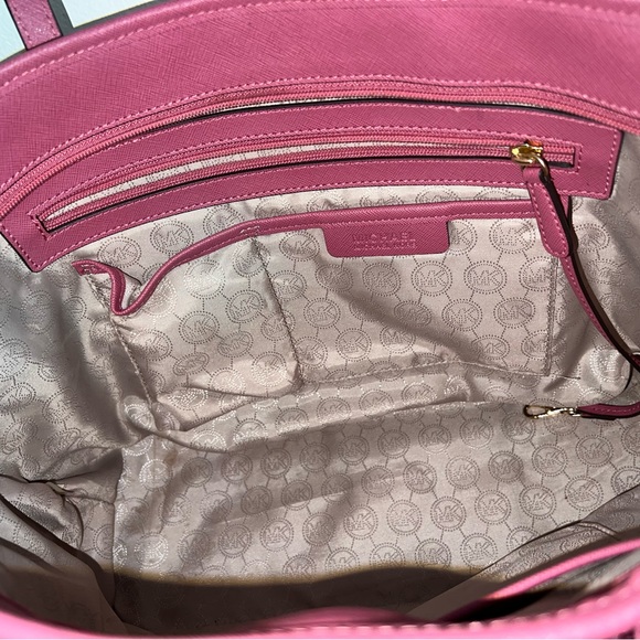 Michael Kors Fuschia Jet Set Leather Medium Tote - Picture 5 of 8
